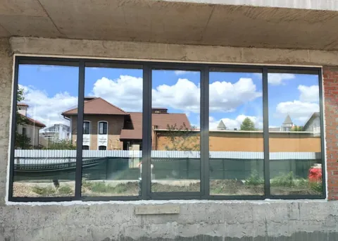 Входная группа с витражом